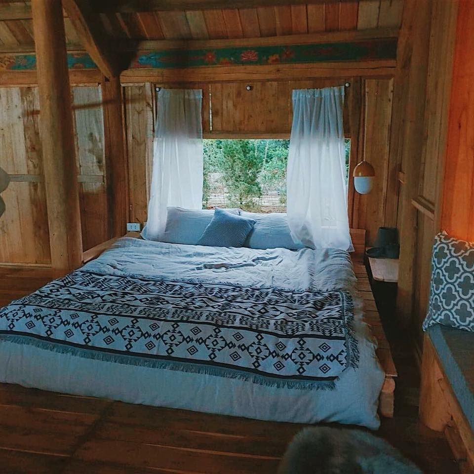 Không gian homestay với chăn ga gối linen Pháp