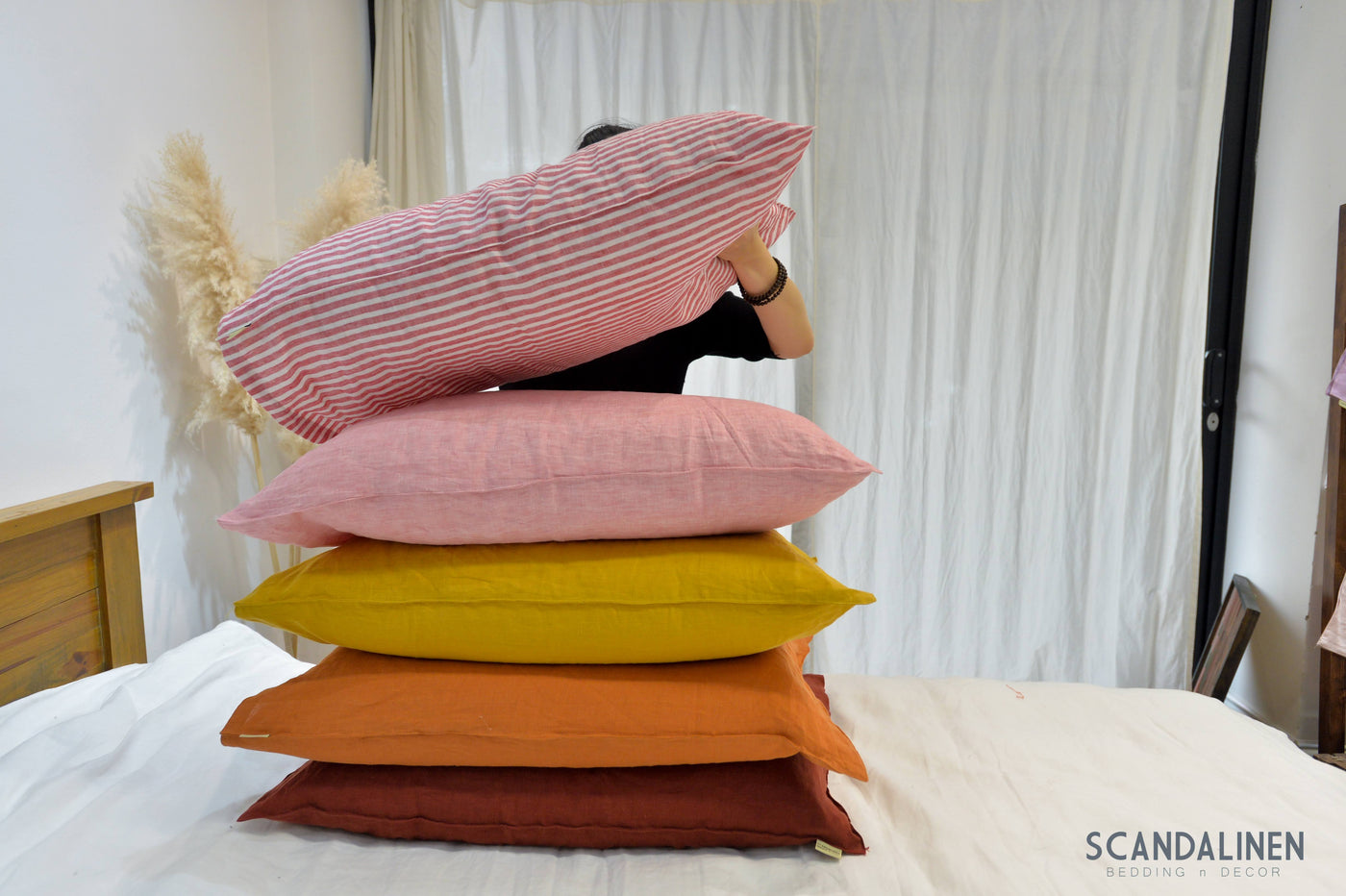 Vỏ gối linen đặt may theo số đo riêng xếp gọn